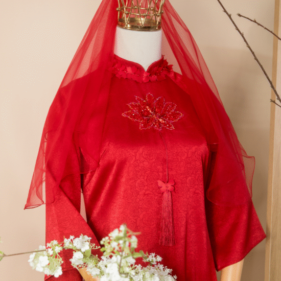 Áo Dài Đỏ Gấm Hoa Sen Dáng Suông