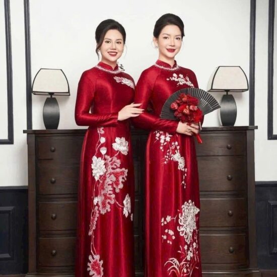 Áo Dài Bà Sui Đỏ Đô Thêu Hoa Trắng – Dáng Truyền Thống | Mã SP: BS-011