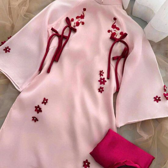 Áo dài bưng quả màu hồng thêu hoa đỏ đính nơ sang trọng – Áo Dài Bê Tráp Cao Cấp | Mã SP: BQ-002